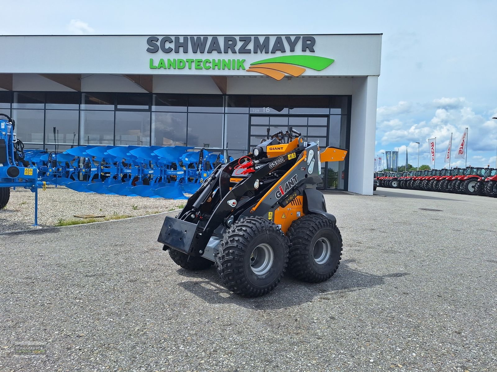 Hoflader des Typs GiANT GS900 SKID, Neumaschine in Aurolzmünster (Bild 3)