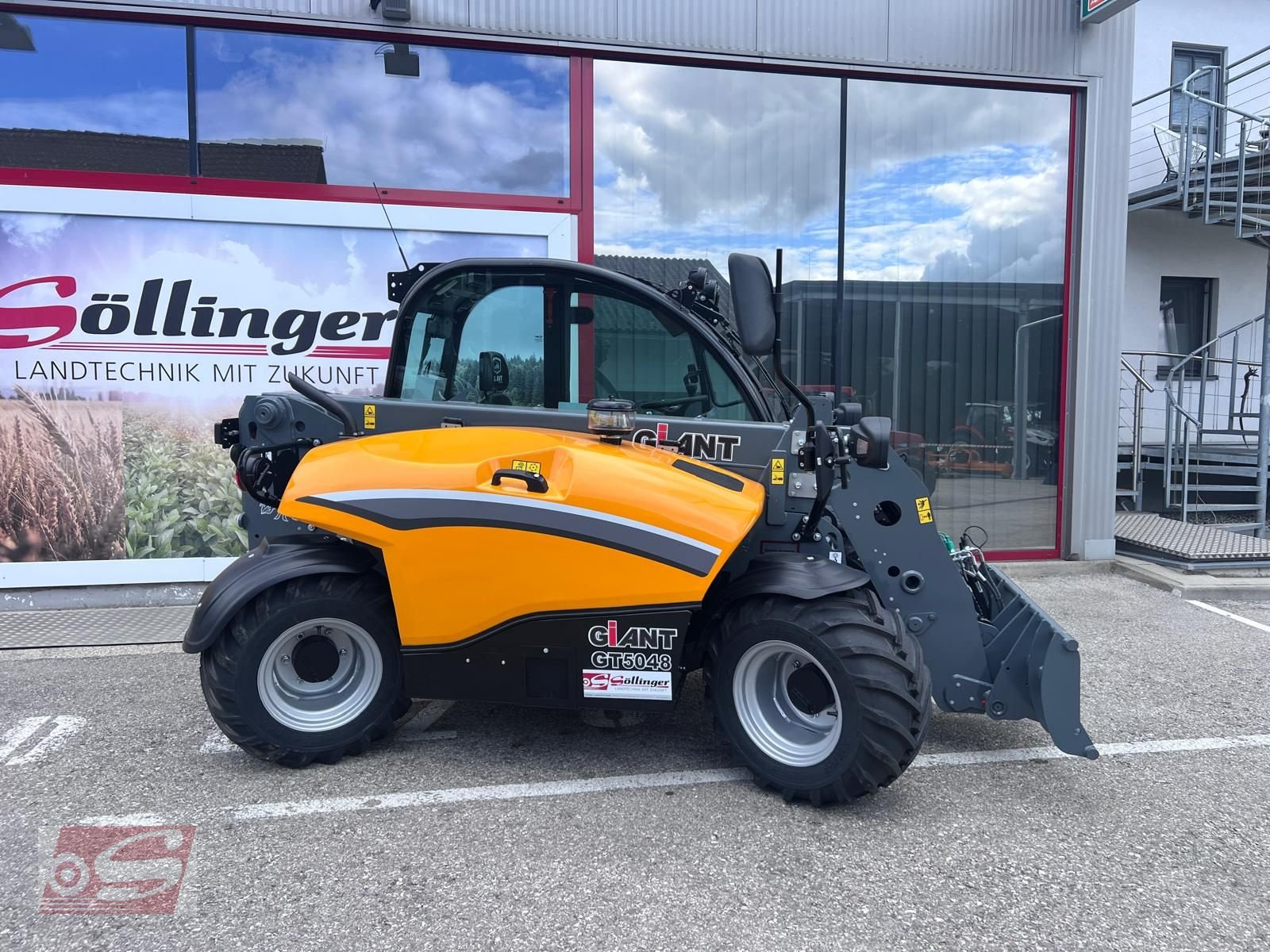 Hoflader des Typs GiANT GT 5048, Neumaschine in Offenhausen (Bild 3)