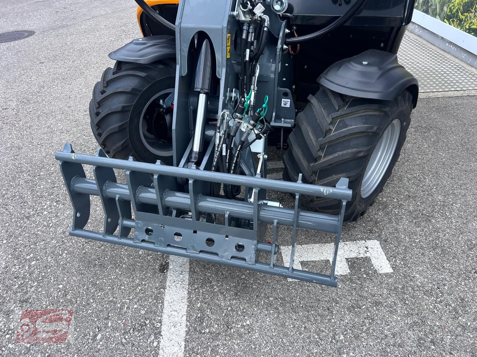 Hoflader des Typs GiANT GT 5048, Neumaschine in Offenhausen (Bild 13)