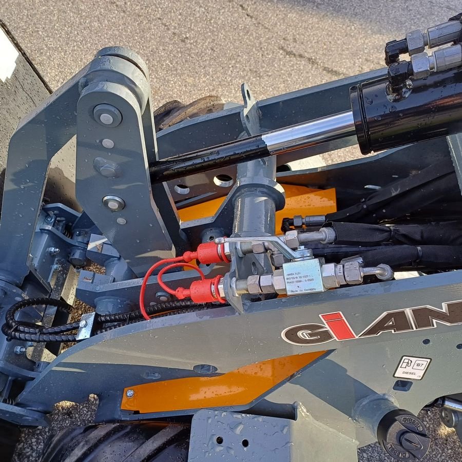 Hoflader of the type GiANT Kompaktradlader, Vorführmaschine in Hopfgarten (Picture 5)