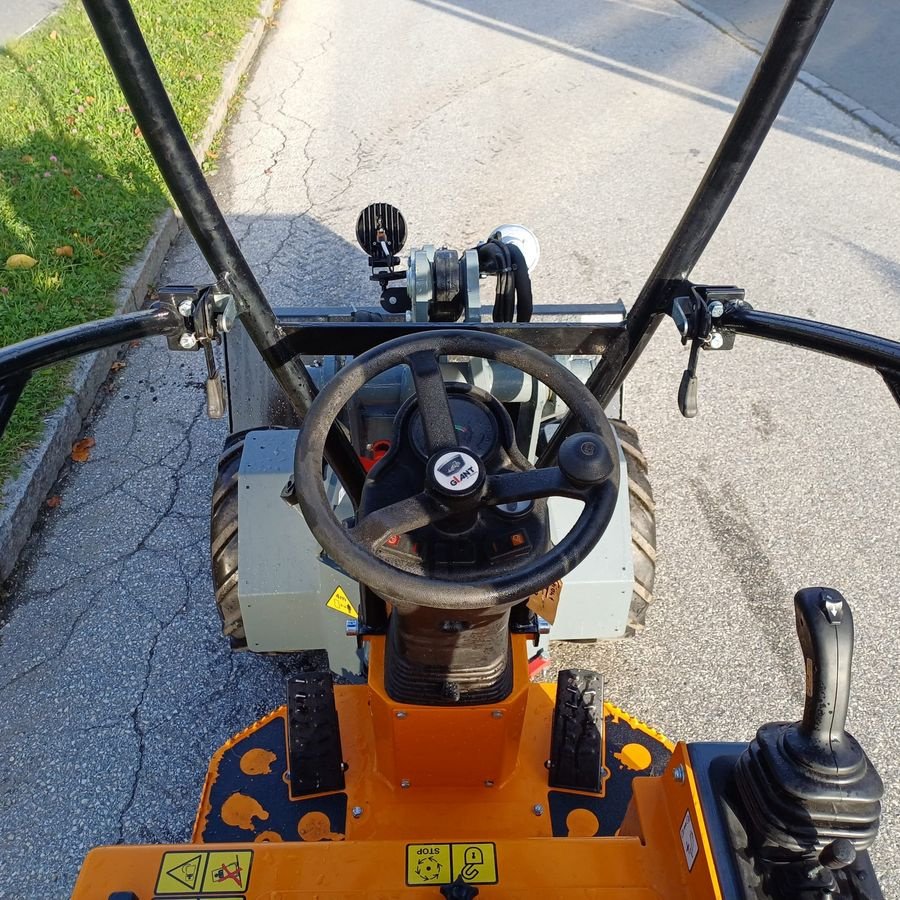 Hoflader of the type GiANT Kompaktradlader, Vorführmaschine in Hopfgarten (Picture 4)