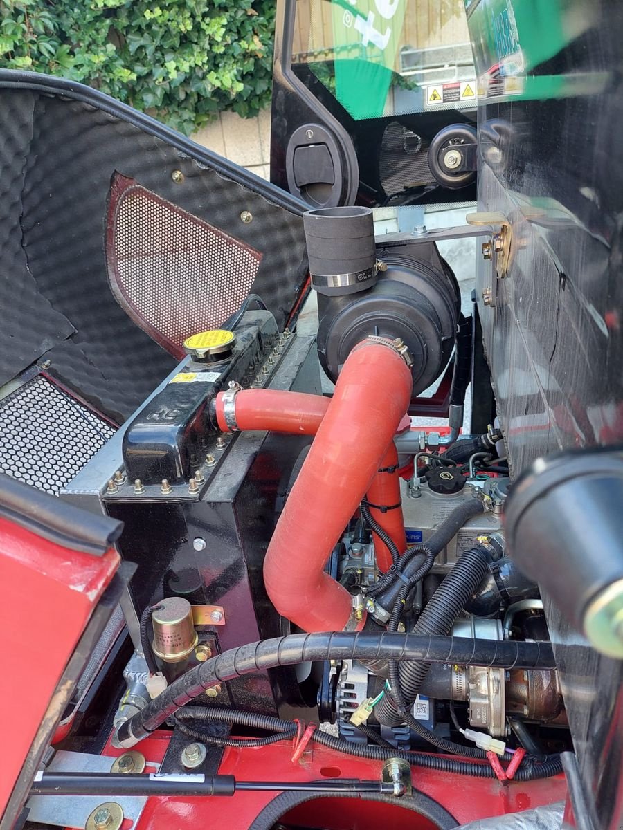 Hoflader of the type H & B 2210, Neumaschine in Bergheim (Picture 3)