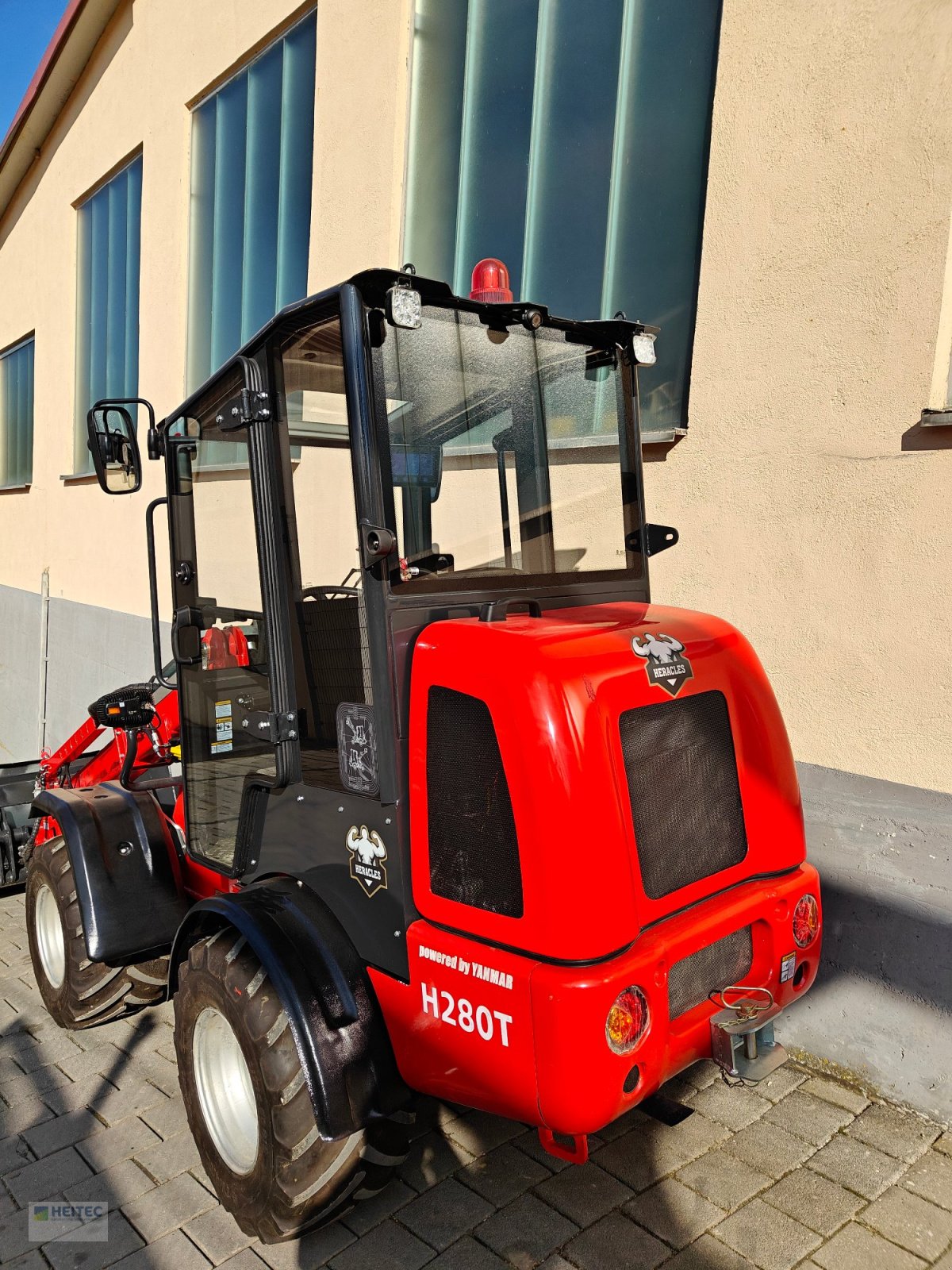 Hoflader des Typs Heitec 1,5to. Hubkraft, Neumaschine in Kirchdorf (Bild 2)