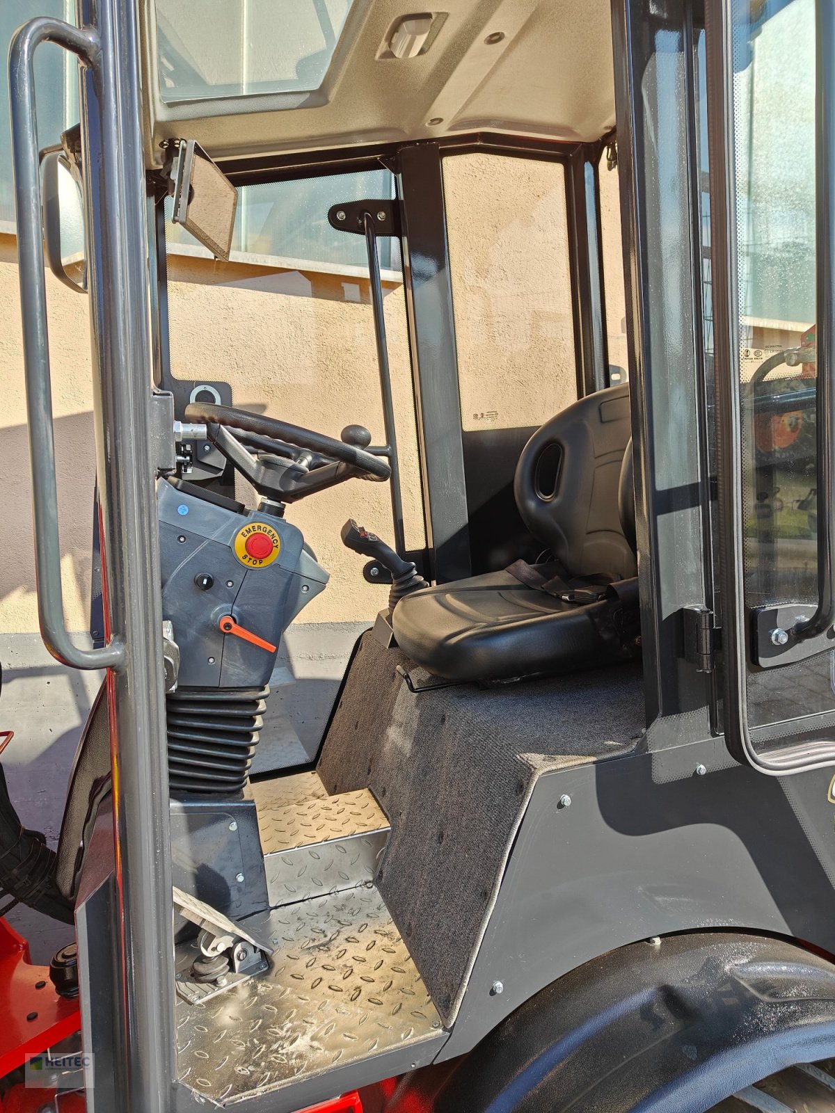 Hoflader des Typs Heitec 1,5to. Hubkraft, Neumaschine in Kirchdorf (Bild 3)