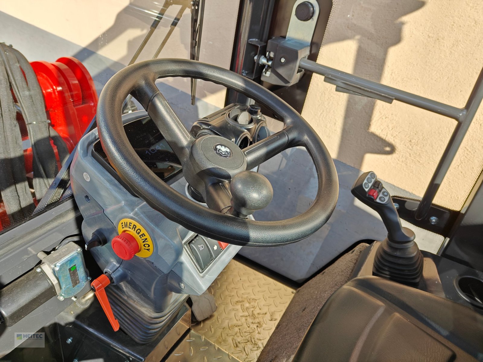 Hoflader des Typs Heitec 1,5to. Hubkraft, Neumaschine in Kirchdorf (Bild 4)