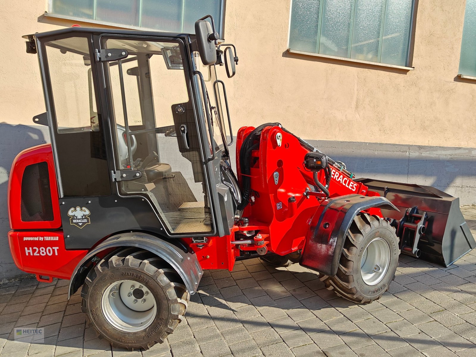 Hoflader des Typs Heitec 1,5to. Hubkraft, Neumaschine in Kirchdorf (Bild 7)