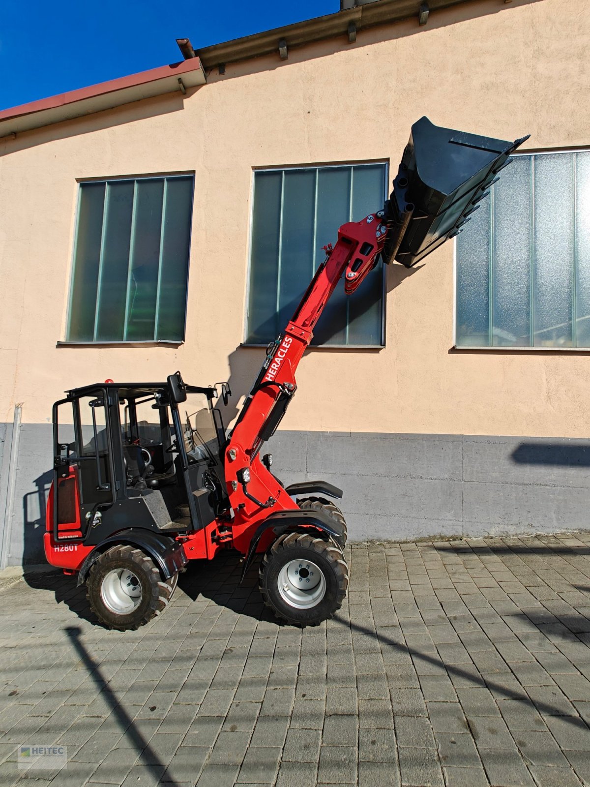 Hoflader des Typs Heitec 1,5to. Hubkraft, Neumaschine in Kirchdorf (Bild 8)