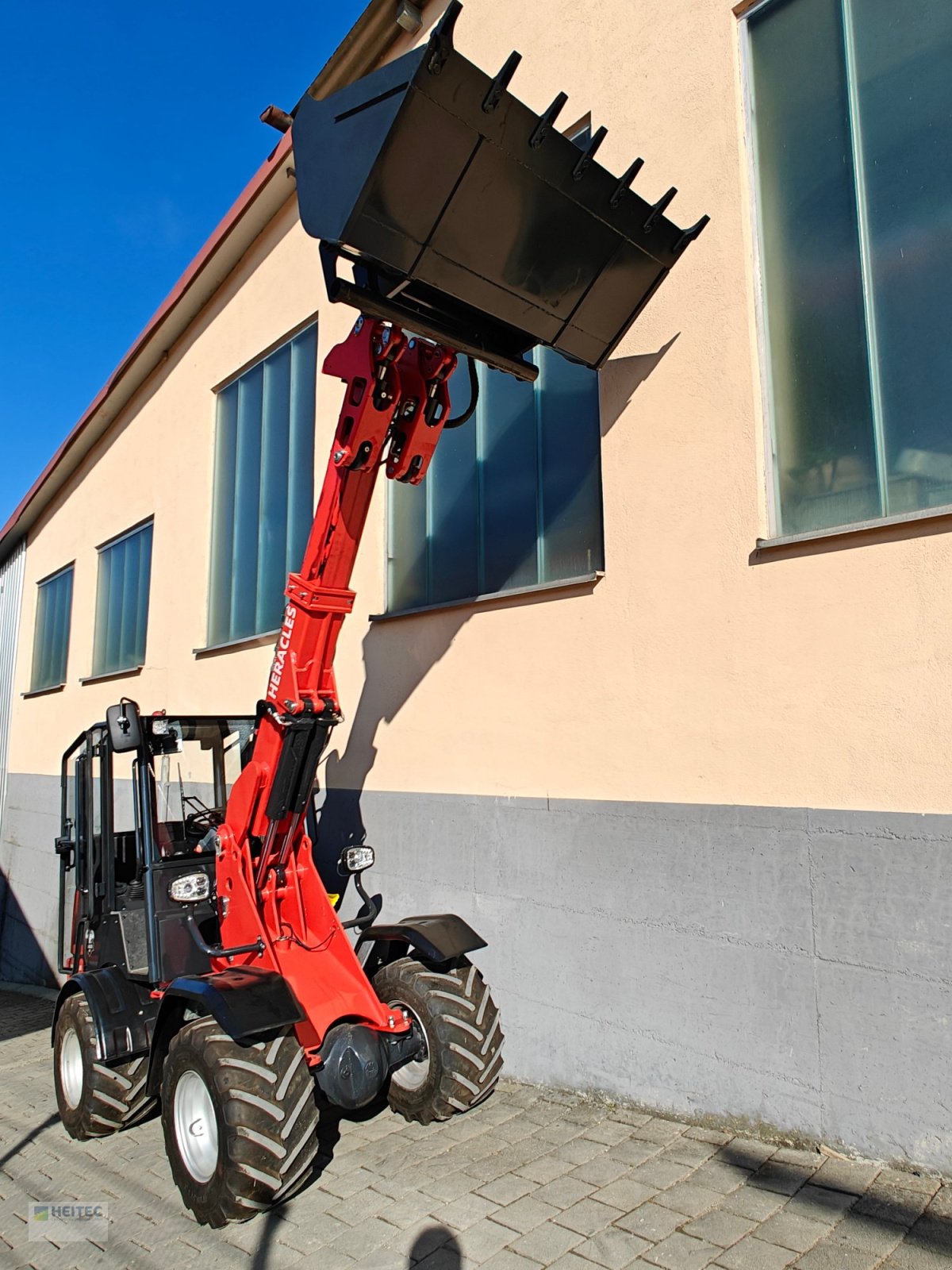 Hoflader des Typs Heitec 1,5to. Hubkraft, Neumaschine in Kirchdorf (Bild 9)