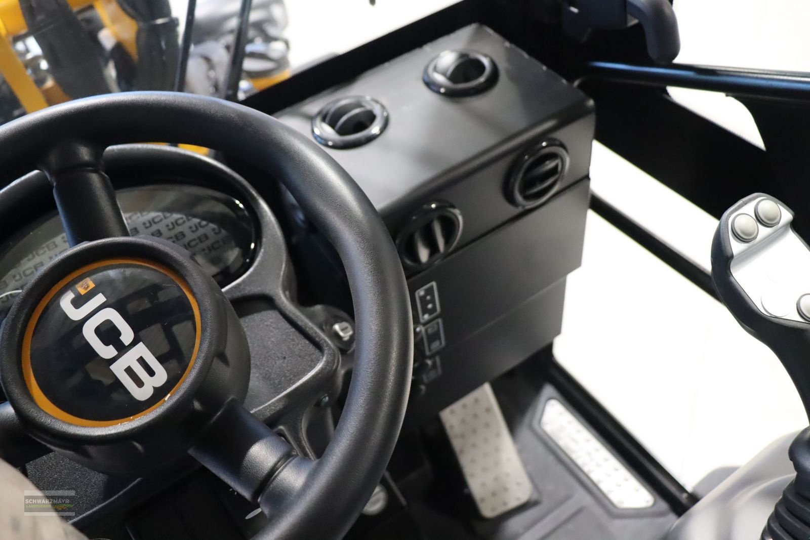 Hoflader Türe ait JCB 403 Agri 26PS Hoflader - Symbolfotos, Neumaschine içinde Gampern (resim 15)