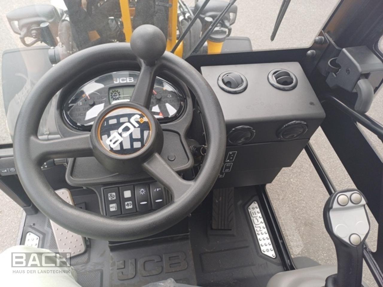 Hoflader of the type JCB 403 AGRI PLUS, Neumaschine in Boxberg-Seehof (Picture 6)