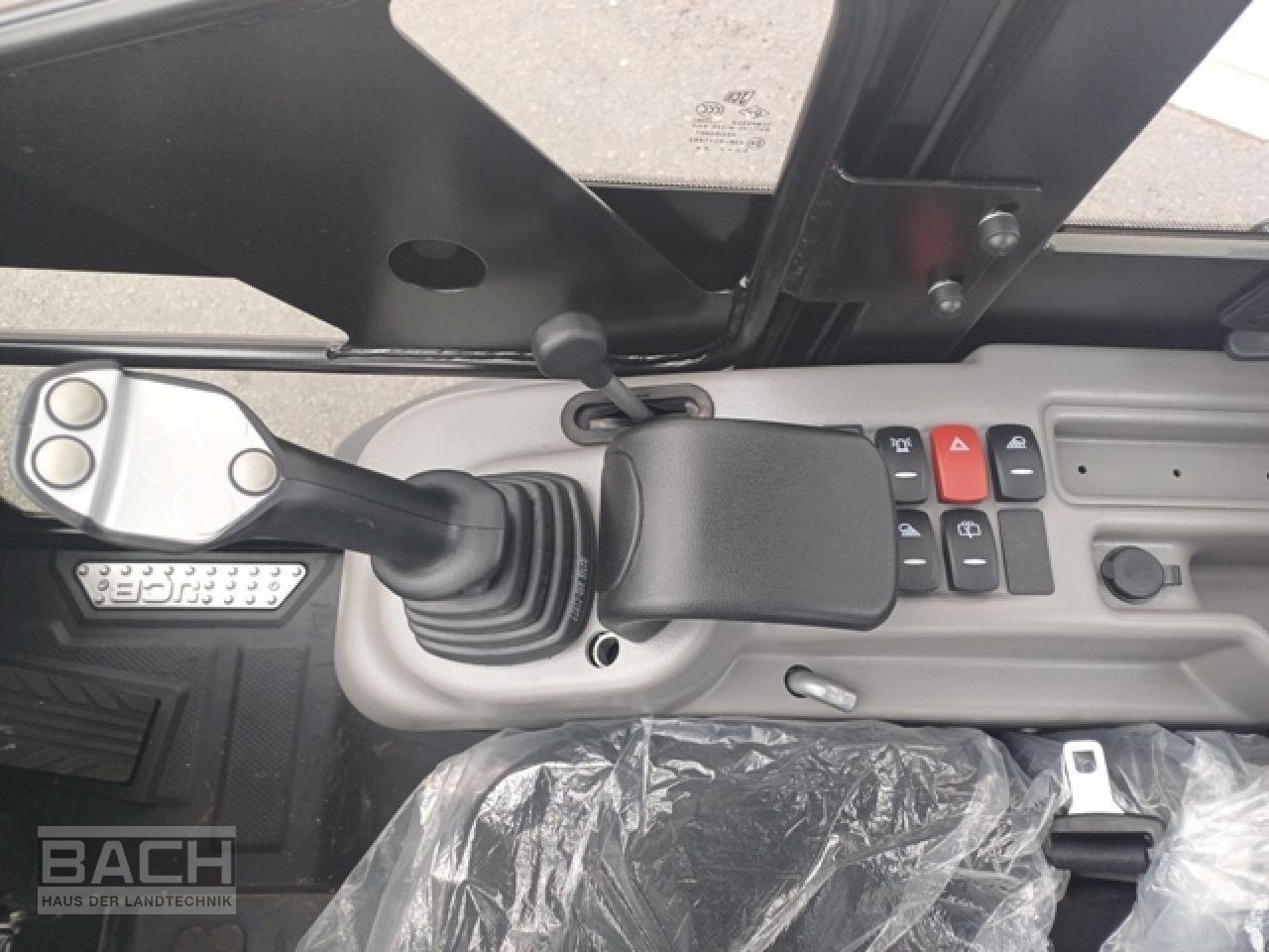 Hoflader of the type JCB 403 AGRI PLUS, Neumaschine in Boxberg-Seehof (Picture 7)