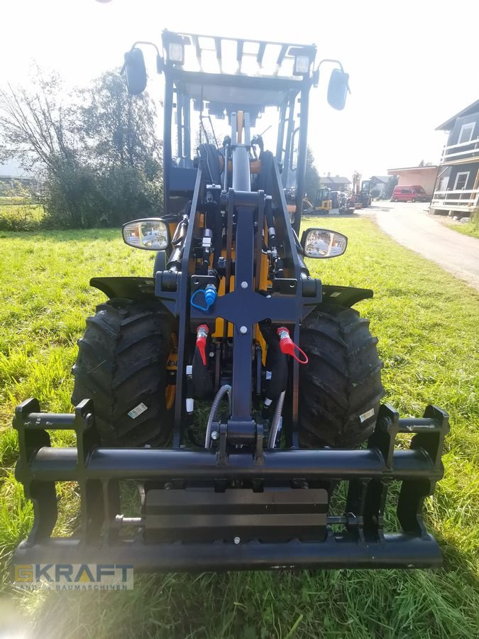 Hoflader des Typs JCB 403 Agri, Neumaschine in St. Johann in Tirol (Bild 20)