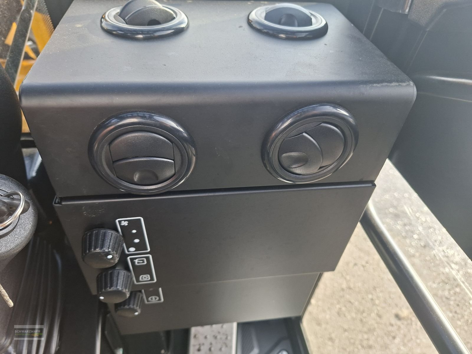 Hoflader of the type JCB 403 Agri, Neumaschine in Gampern (Picture 19)