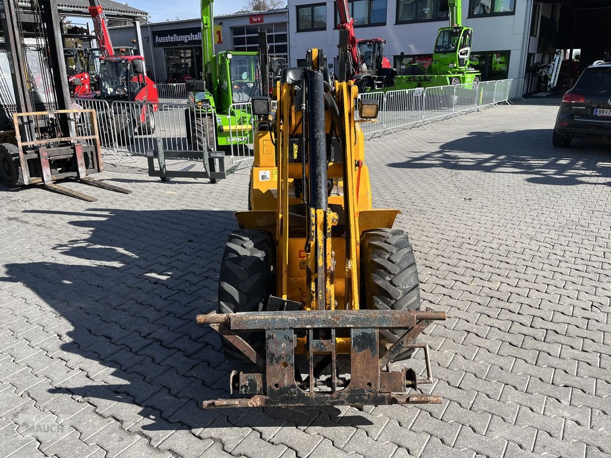 Hoflader des Typs JCB 403 mit Euroaufnahme, Gebrauchtmaschine in Burgkirchen (Bild 11)