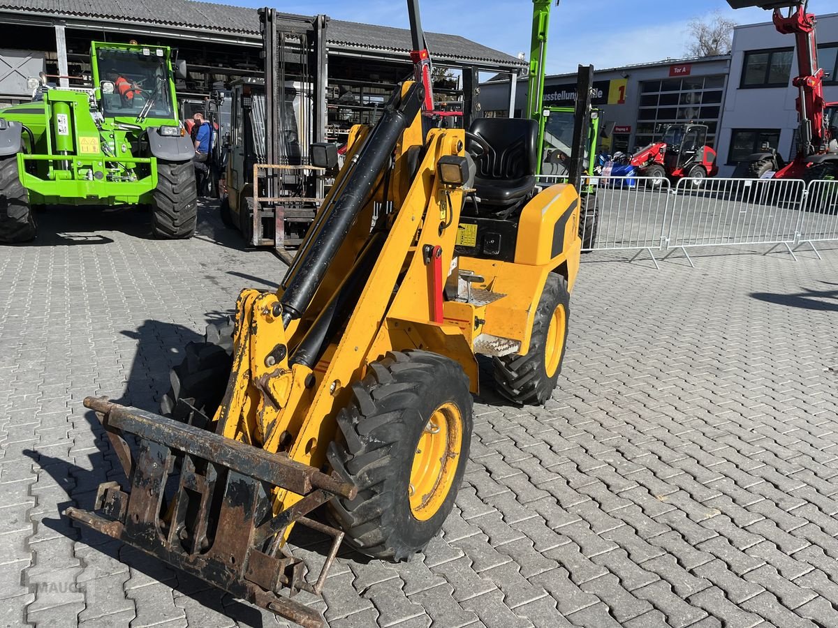 Hoflader des Typs JCB 403 mit Euroaufnahme, Gebrauchtmaschine in Burgkirchen (Bild 10)