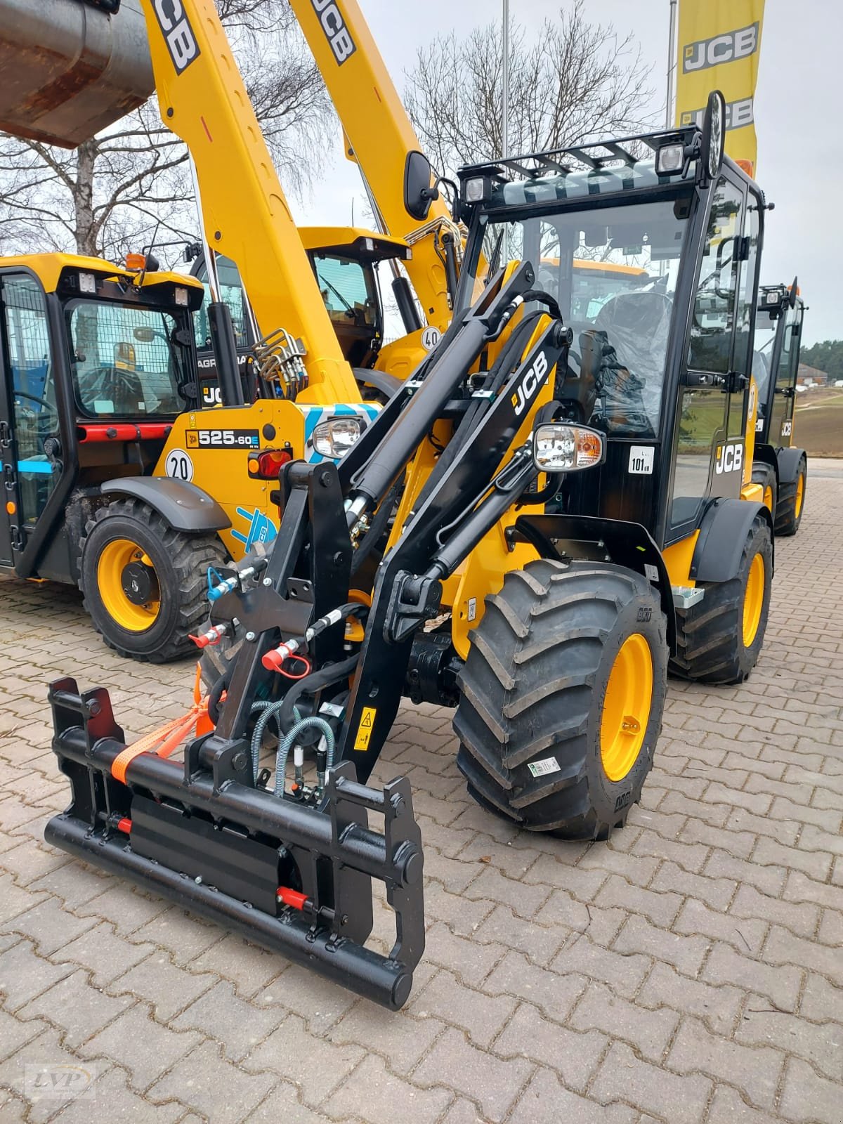 Hoflader des Typs JCB 403 Plus 50PS Kabine Vollausr., Neumaschine in Pegnitz (Bild 1)