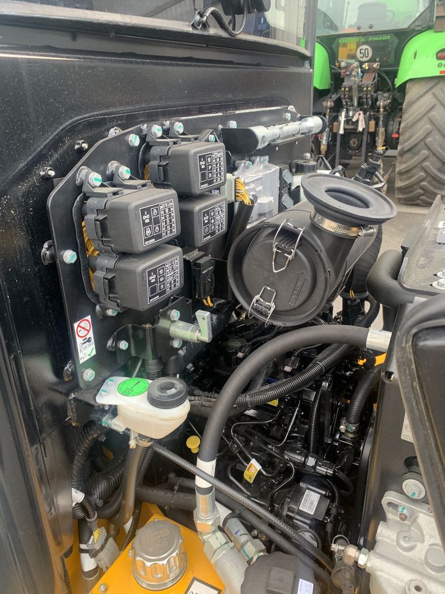 Hoflader of the type JCB 403 Plus Agri, Neumaschine in Gschwandt (Picture 15)