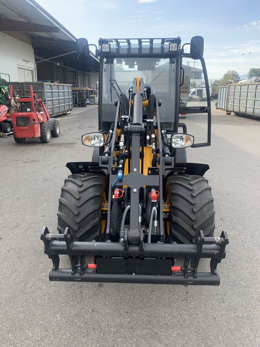 Hoflader of the type JCB 403 Plus Agri, Neumaschine in Gschwandt (Picture 14)