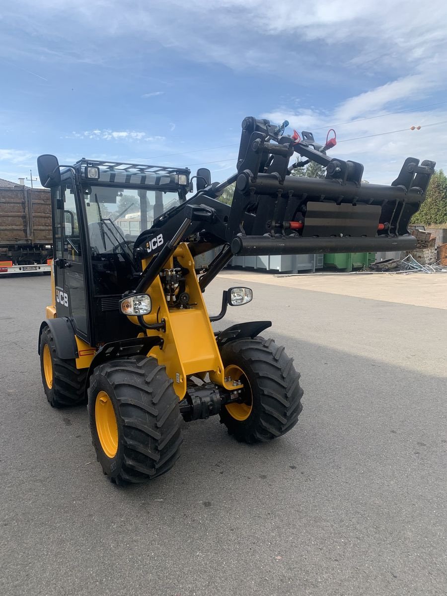 Hoflader des Typs JCB 403 Plus Agri, Neumaschine in Gschwandt (Bild 3)