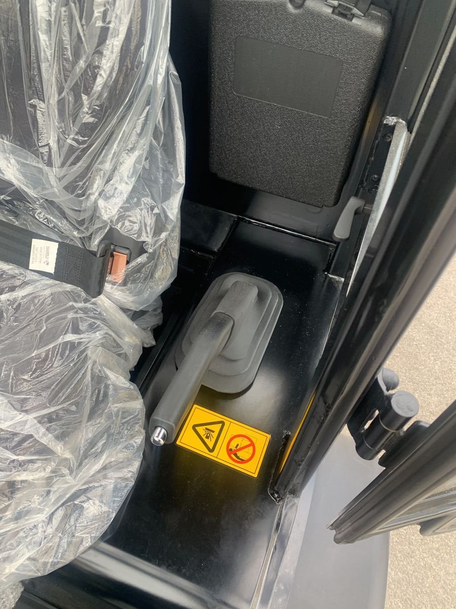 Hoflader of the type JCB 403 Plus Agri, Neumaschine in Gschwandt (Picture 13)