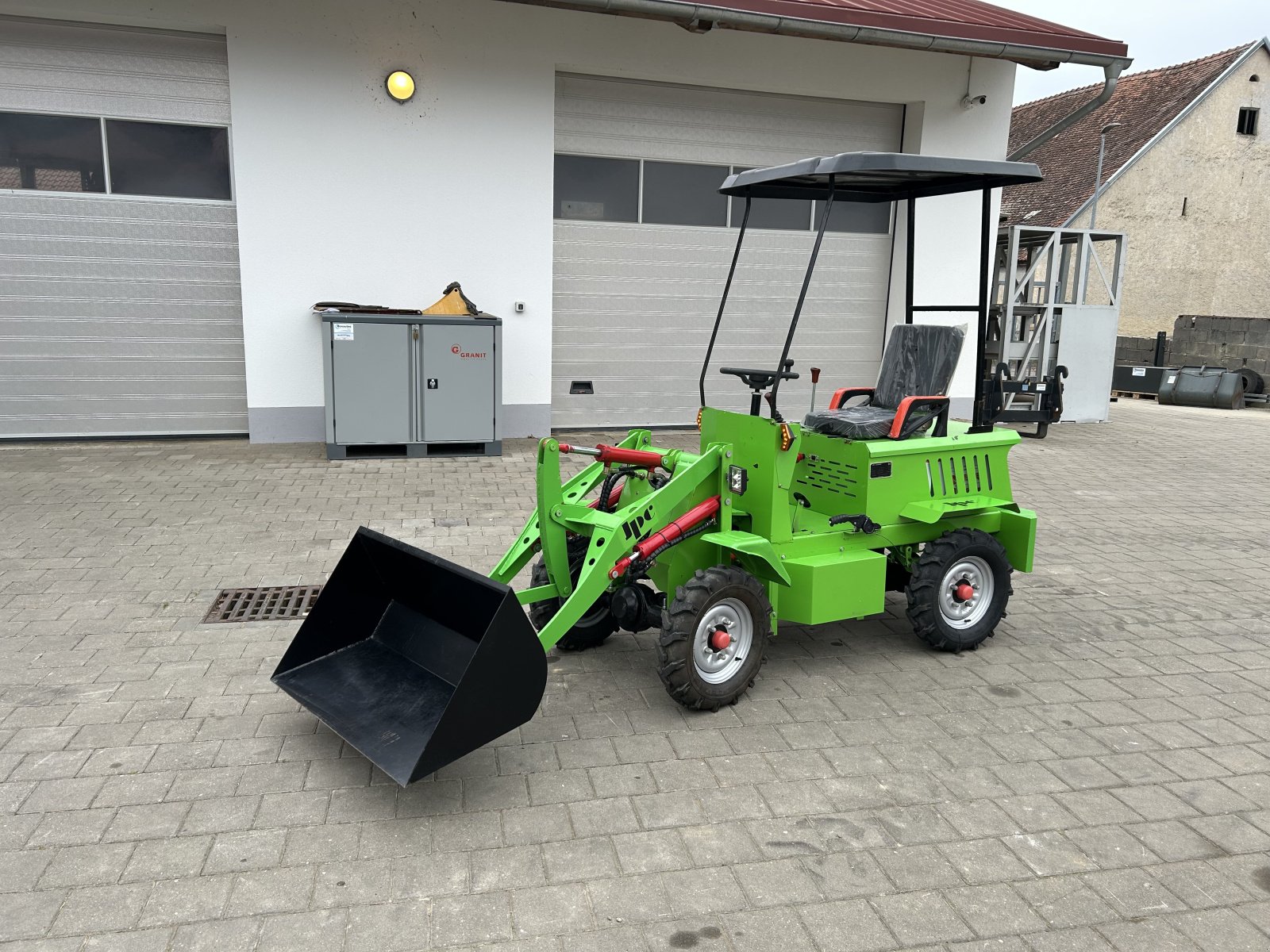 Hoflader of the type JCB EL16, Neumaschine in Rennertshofen (Picture 1)