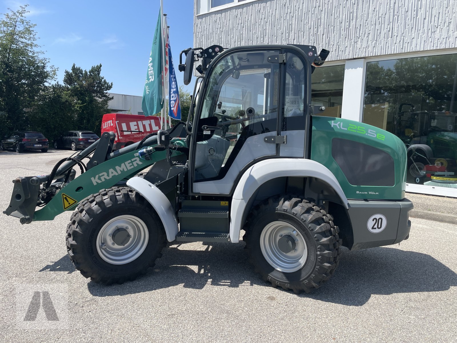 Hoflader of the type Kramer KL 25.5 e, Neumaschine in Tettenweis I Karpfham (Picture 1)