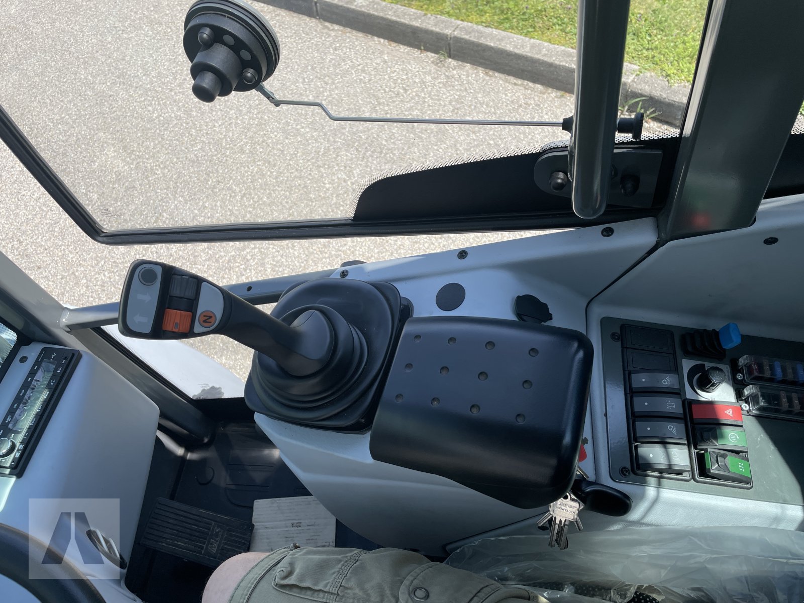 Hoflader of the type Kramer KL 25.5 e, Neumaschine in Tettenweis I Karpfham (Picture 20)