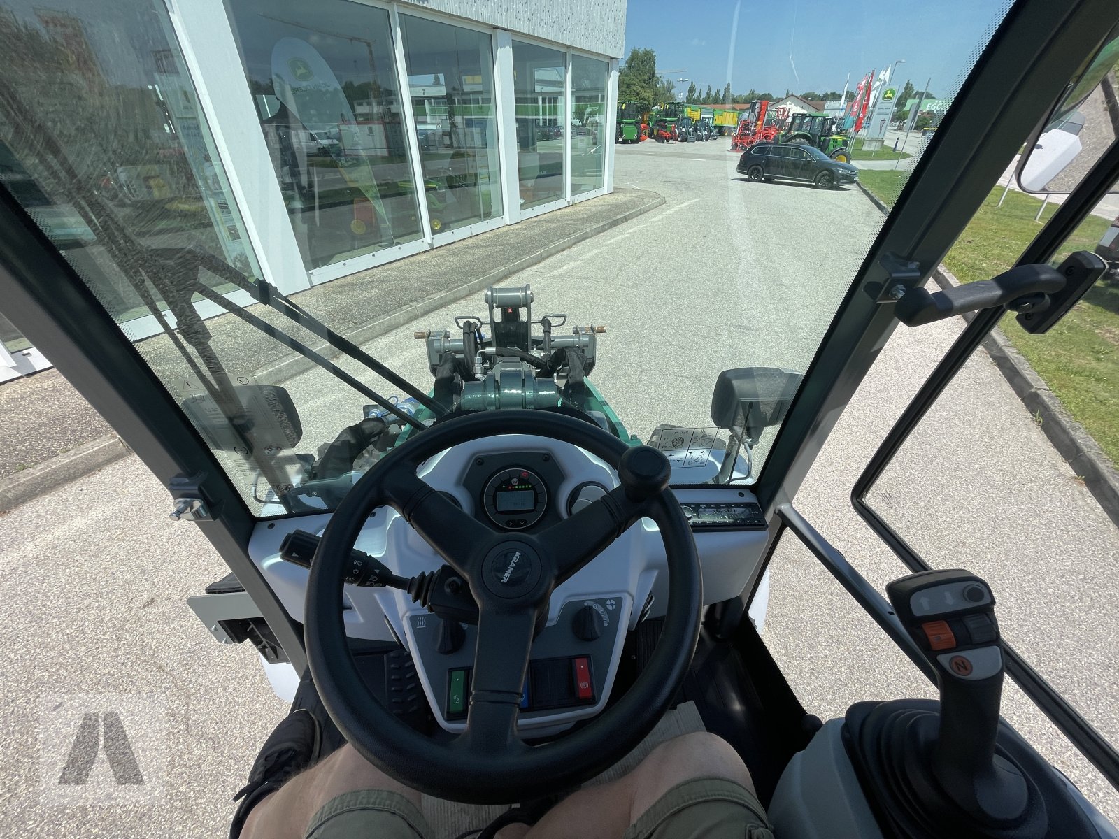 Hoflader of the type Kramer KL 25.5 e, Neumaschine in Tettenweis I Karpfham (Picture 21)