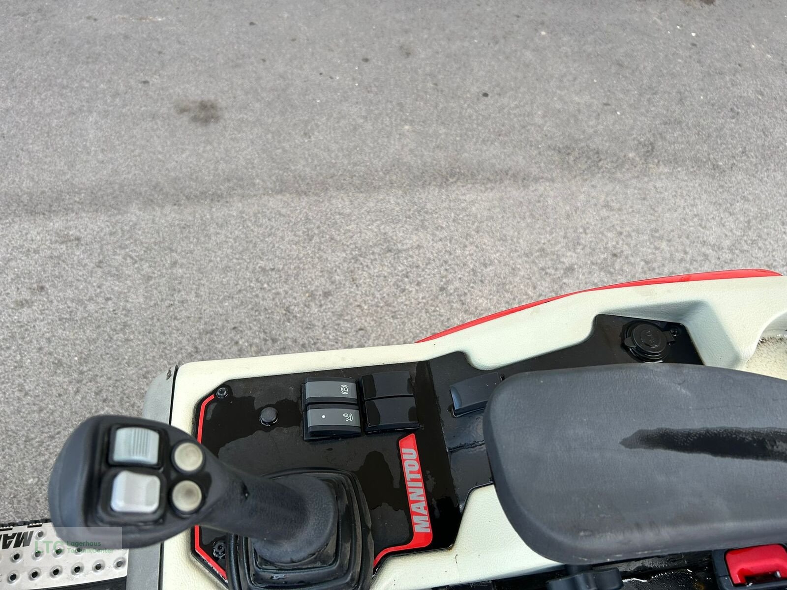 Hoflader of the type Manitou Hoflader MLA 2-25, Vorführmaschine in Eggendorf (Picture 9)