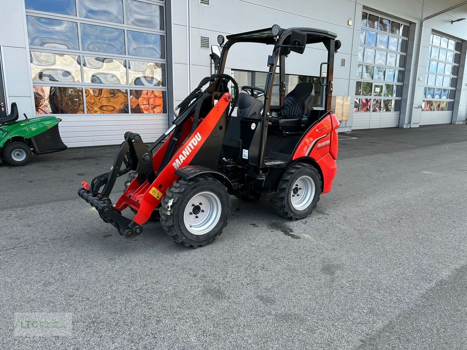 Hoflader of the type Manitou Hoflader MLA 2-25, Vorführmaschine in Eggendorf (Picture 1)