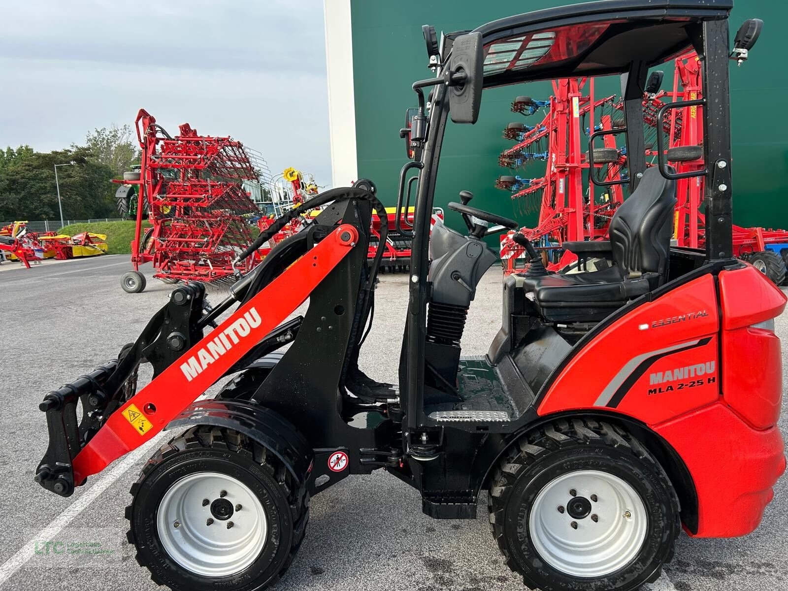 Hoflader of the type Manitou Hoflader MLA 2-25, Vorführmaschine in Eggendorf (Picture 13)