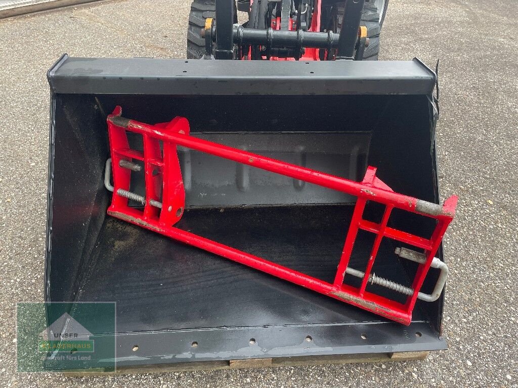 Hoflader des Typs Manitou MLA 2-25, Neumaschine in Eferding (Bild 13)