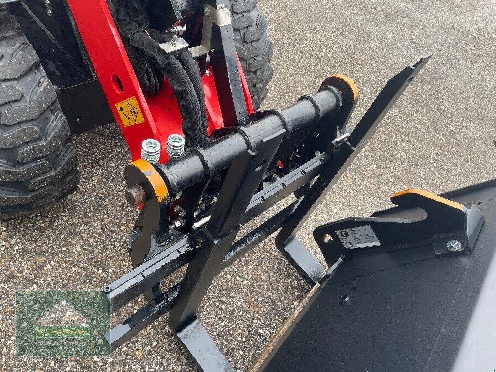 Hoflader des Typs Manitou MLA 2-25, Neumaschine in Eferding (Bild 11)