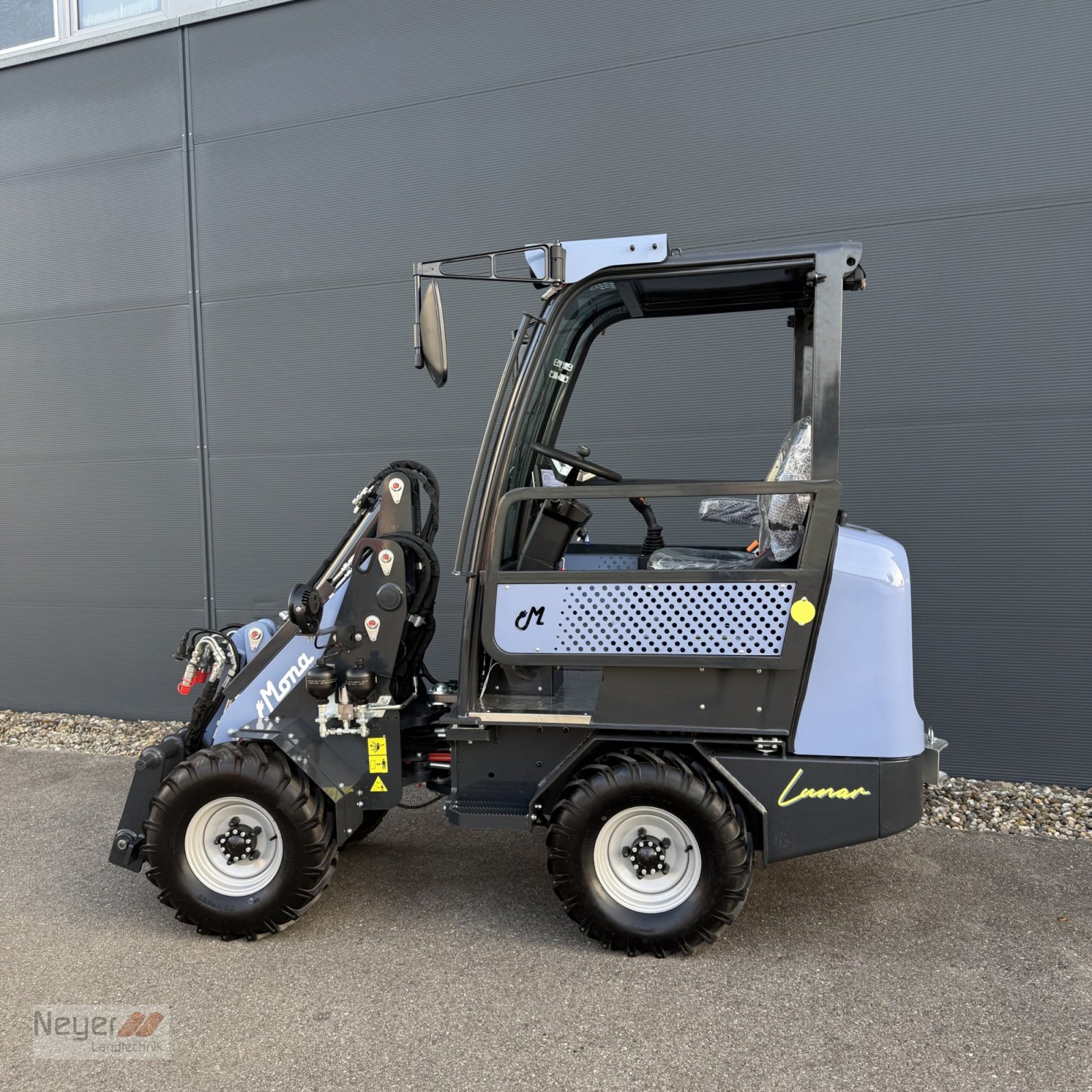Hoflader des Typs MONA Lunar, Neumaschine in Bad Waldsee Mennisweiler (Bild 1)
