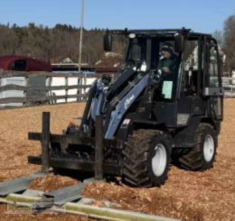 Hoflader of the type MONA Solara, voll elektrischer Lader mit 1,5 to Hubkraft, bis zu 20 % Förderung bei BAFA, Neumaschine in Nördlingen (Picture 3)