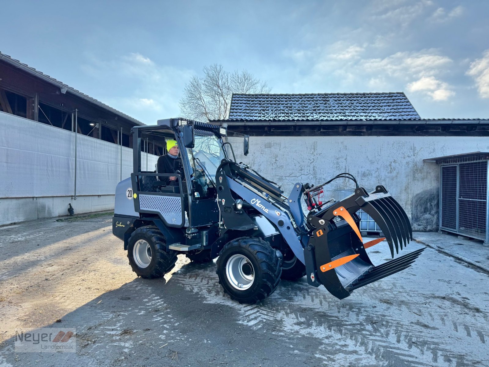 Hoflader of the type MONA Solara, Neumaschine in Bad Waldsee Mennisweiler (Picture 4)