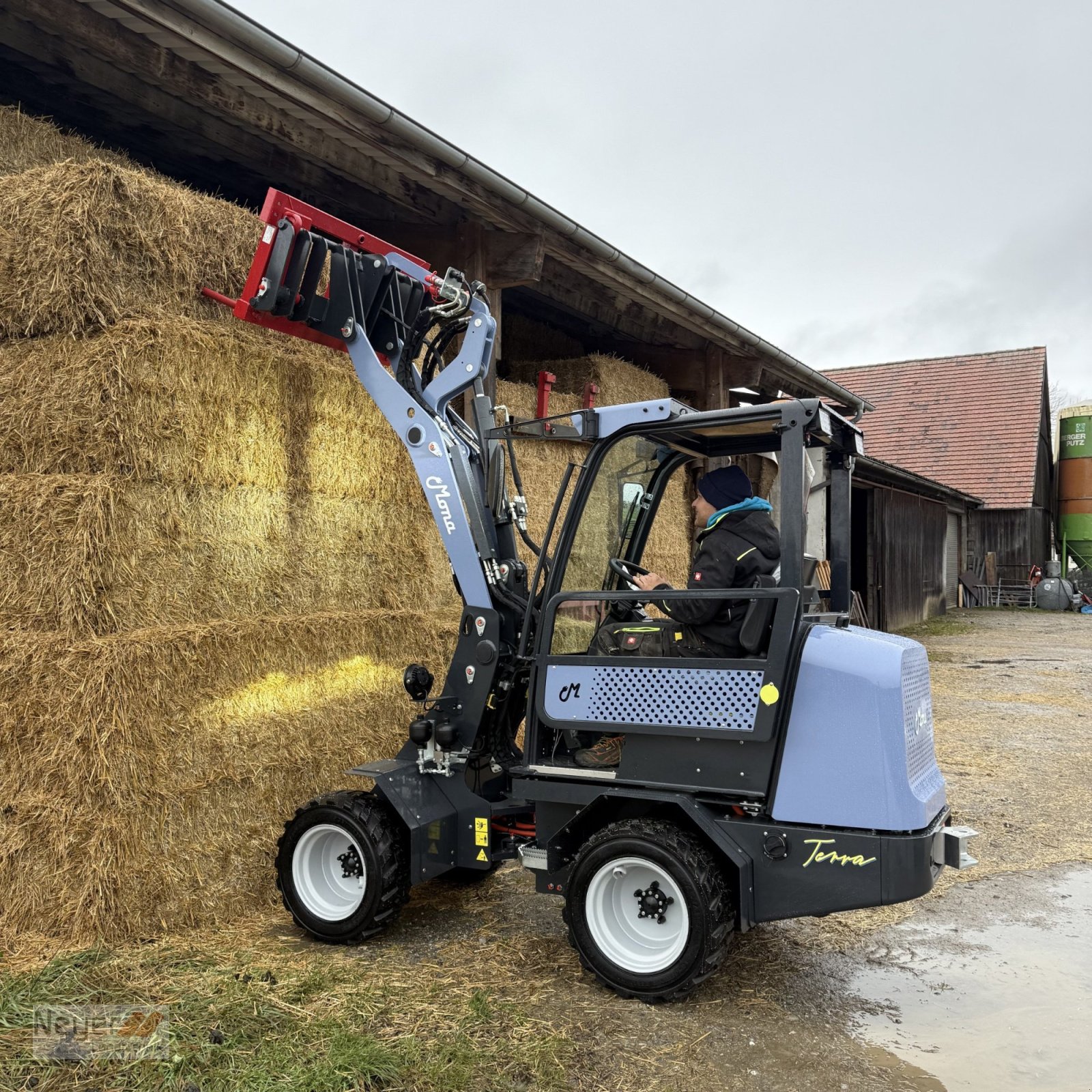 Hoflader des Typs MONA Terra, Neumaschine in Bad Waldsee Mennisweiler (Bild 1)