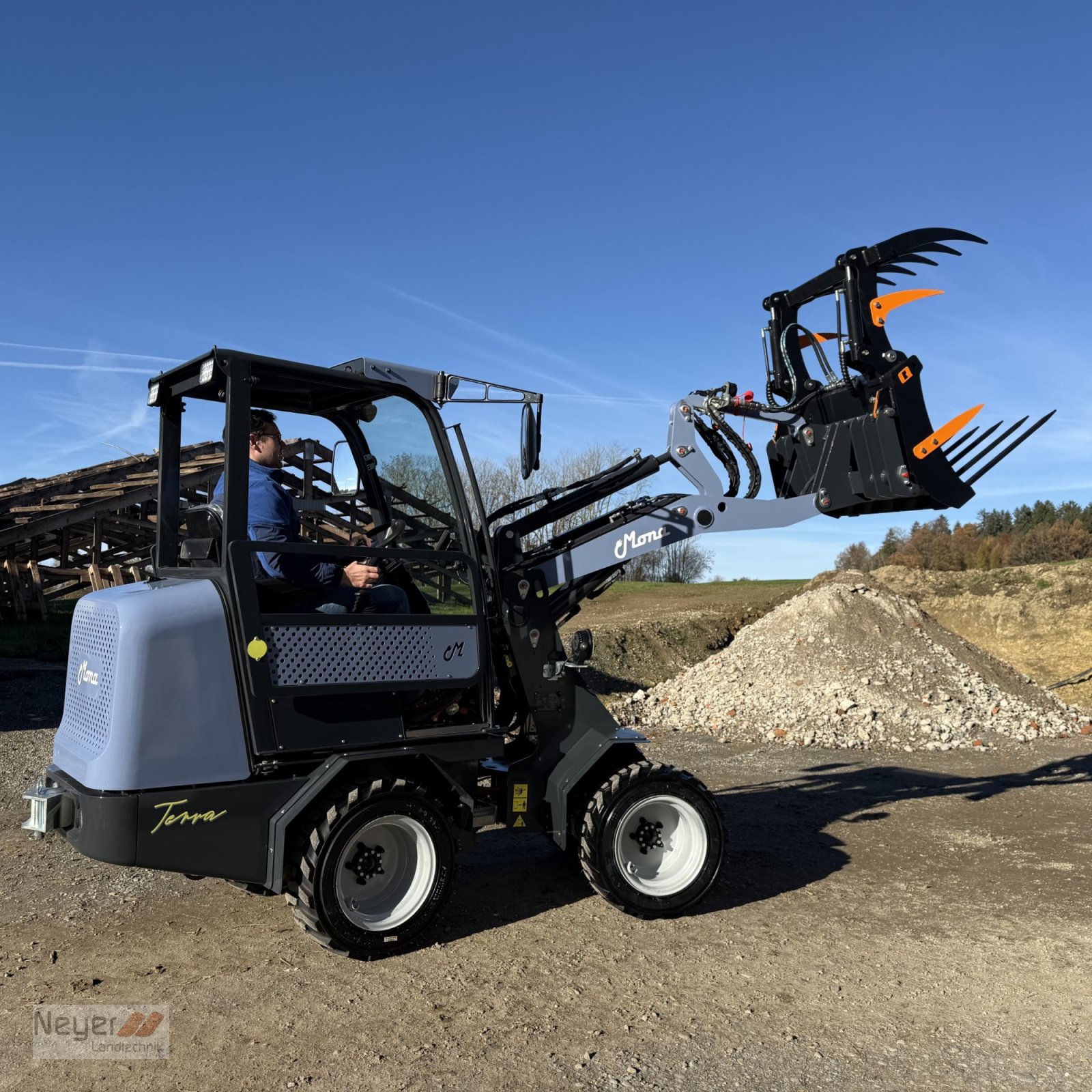 Hoflader des Typs MONA Terra, Neumaschine in Bad Waldsee Mennisweiler (Bild 12)