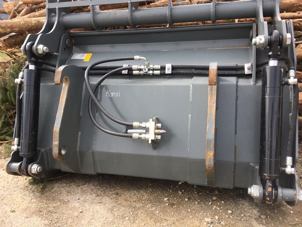 Hoflader of the type MSW-GmbH automatisches Kuppelsystem, Neumaschine in Seekirchen (Picture 11)