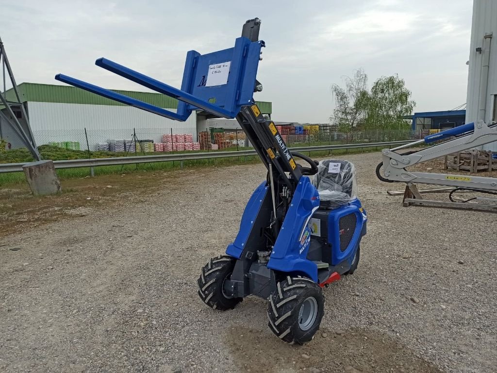 Hoflader a típus Multione Valet de ferme Multione 1.1 Matériel Neuf, Gebrauchtmaschine ekkor: BEAUREPAIRE (Kép 1)