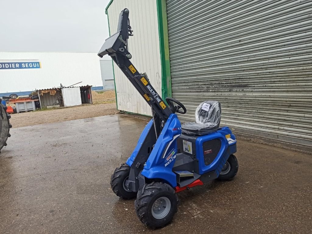 Hoflader a típus Multione Valet de ferme Multione 1.1 Matériel Neuf, Gebrauchtmaschine ekkor: BEAUREPAIRE (Kép 3)