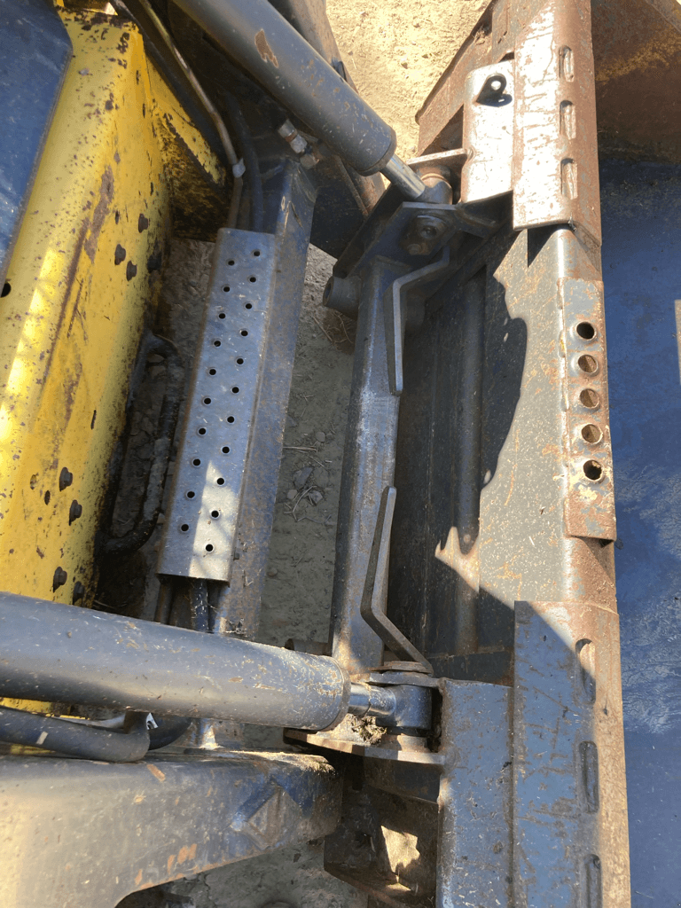 Hoflader of the type New Holland LS 160 A, Gebrauchtmaschine in TREMEUR (Picture 7)