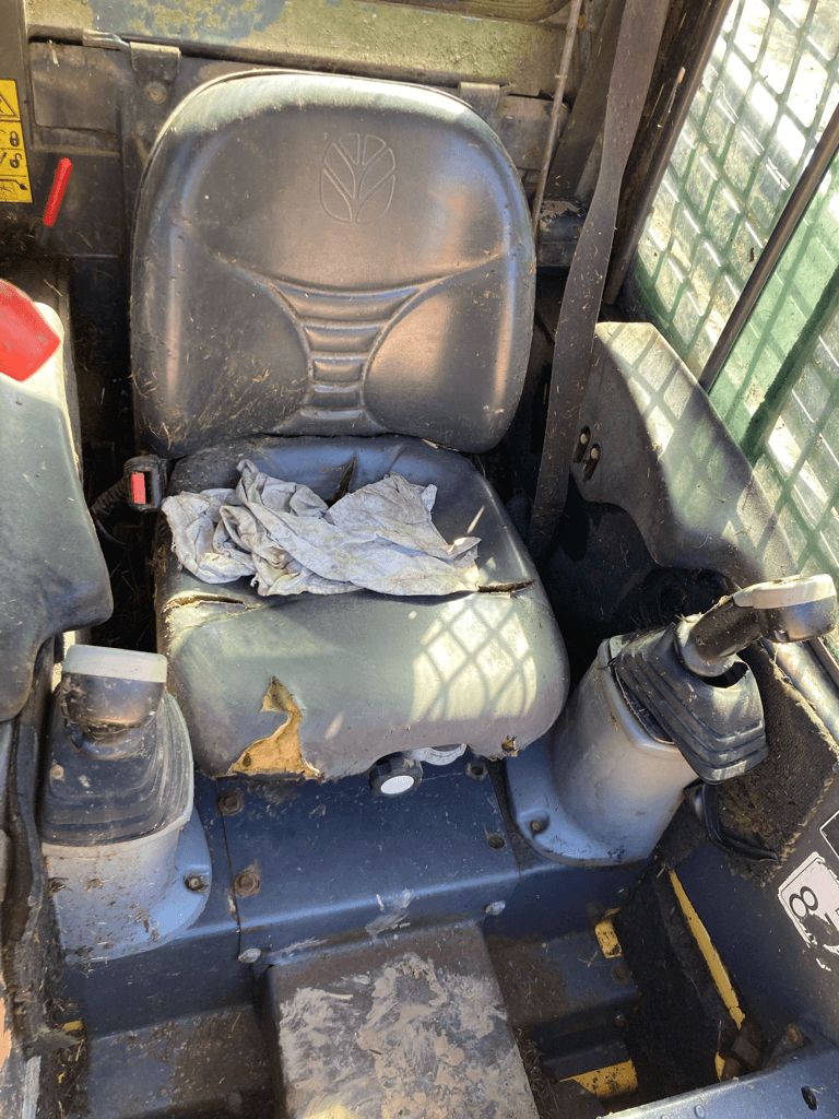 Hoflader of the type New Holland LS 160 A, Gebrauchtmaschine in TREMEUR (Picture 5)