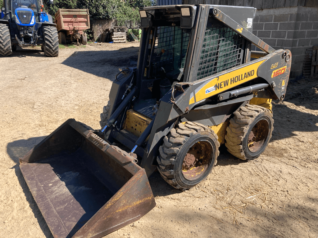 Hoflader of the type New Holland LS 160 A, Gebrauchtmaschine in TREMEUR (Picture 1)