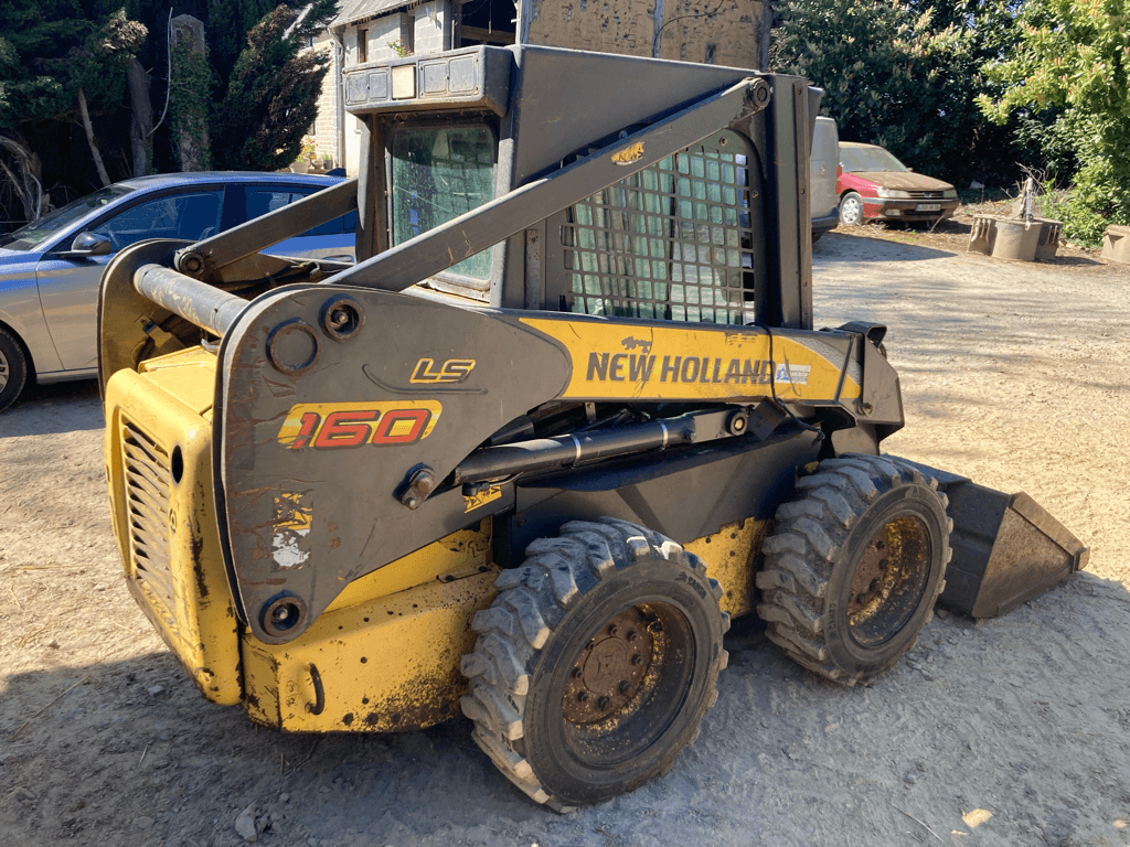 Hoflader of the type New Holland LS 160 A, Gebrauchtmaschine in TREMEUR (Picture 4)