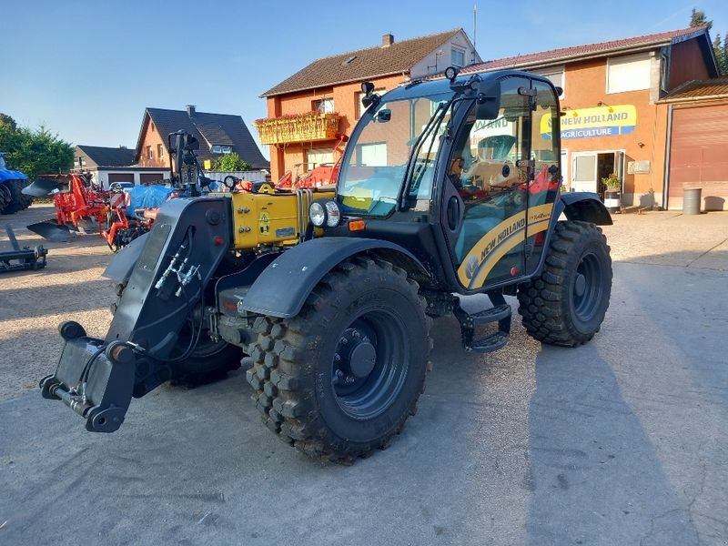 Hoflader des Typs New Holland TH 7.42 Elite, Vorführmaschine in Nieheim Kreis Höxter (Bild 2)
