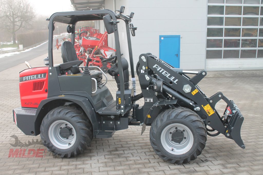 Hoflader of the type Pitbull X27-26, Neumaschine in Gebenbach (Picture 1)