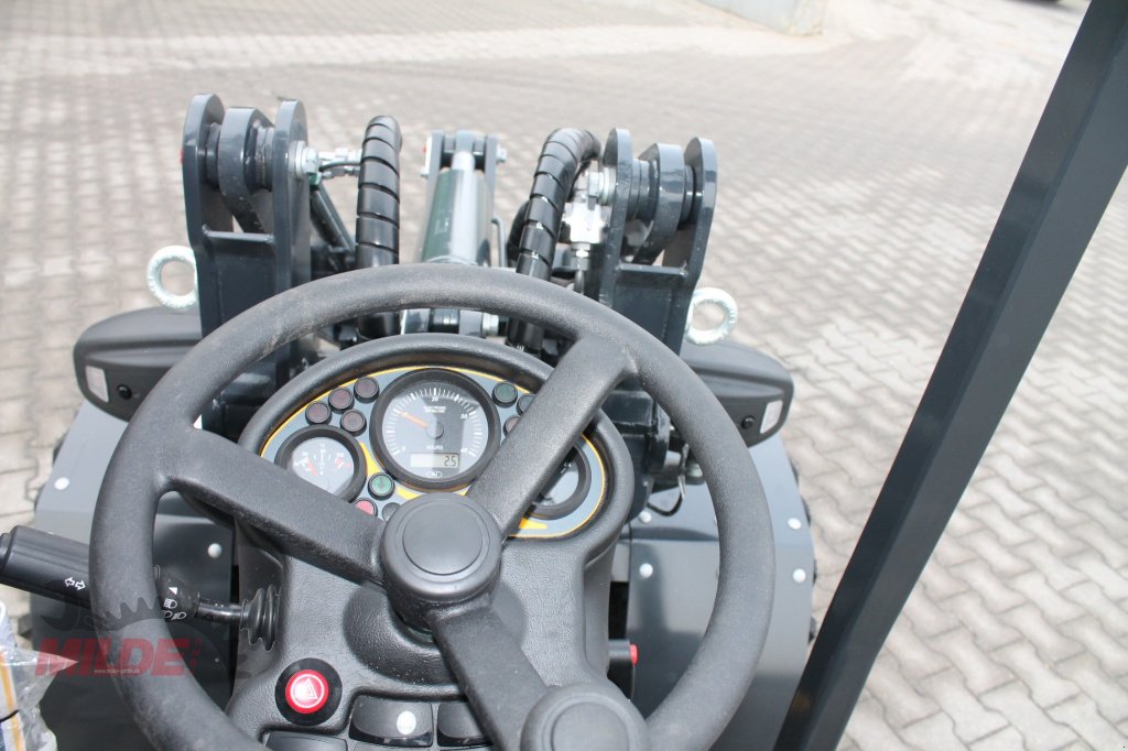 Hoflader of the type Pitbull X27-26, Neumaschine in Gebenbach (Picture 13)