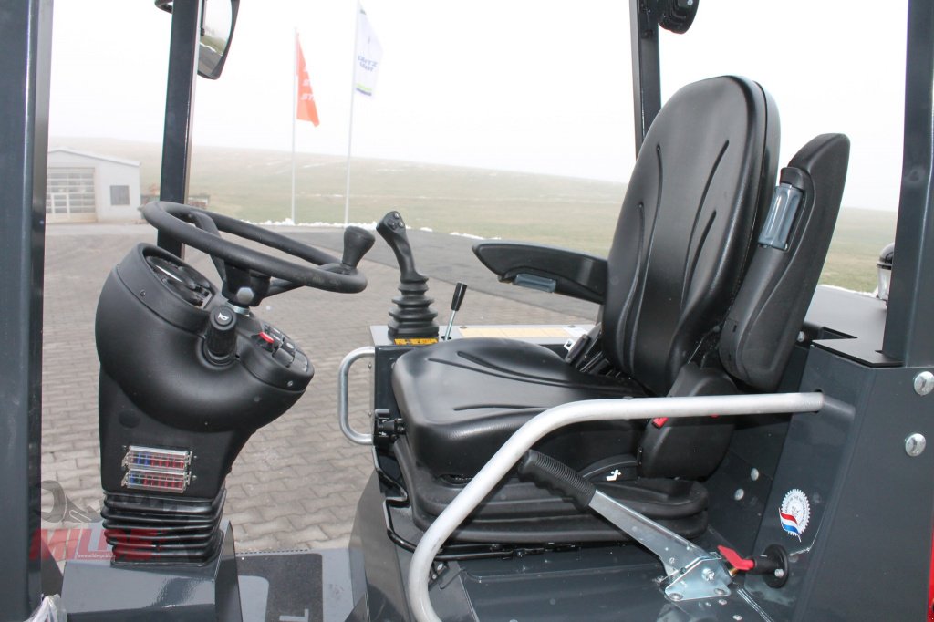 Hoflader of the type Pitbull X27-26, Neumaschine in Gebenbach (Picture 14)