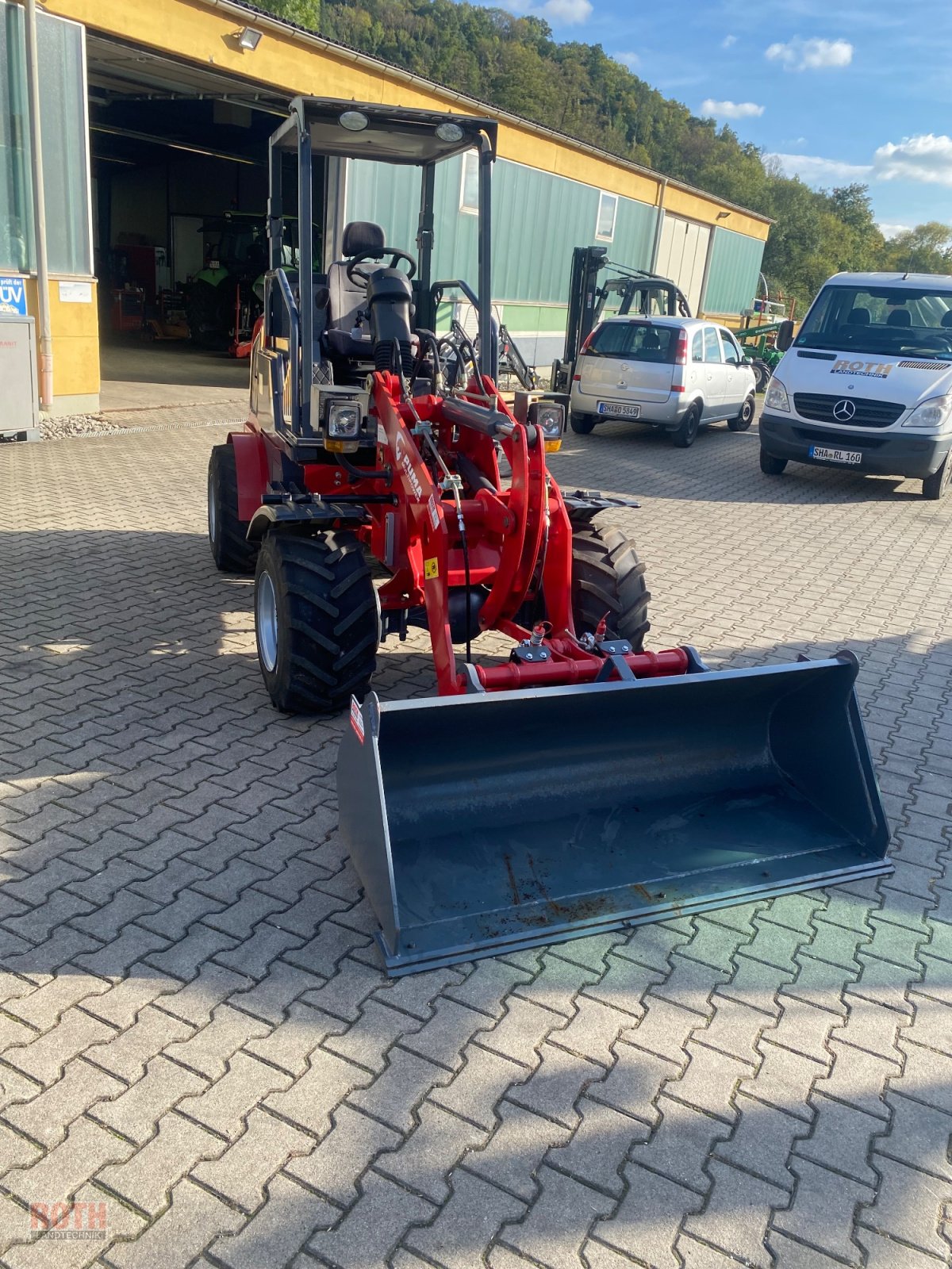 Hoflader of the type Puma Multipower PHL 34C, Neumaschine in Untermünkheim (Picture 2)